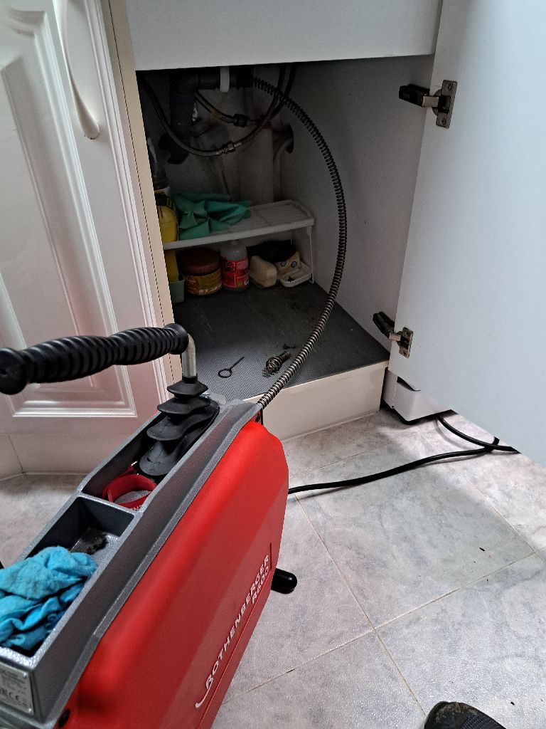 Desatascos en tuberías y fregaderos